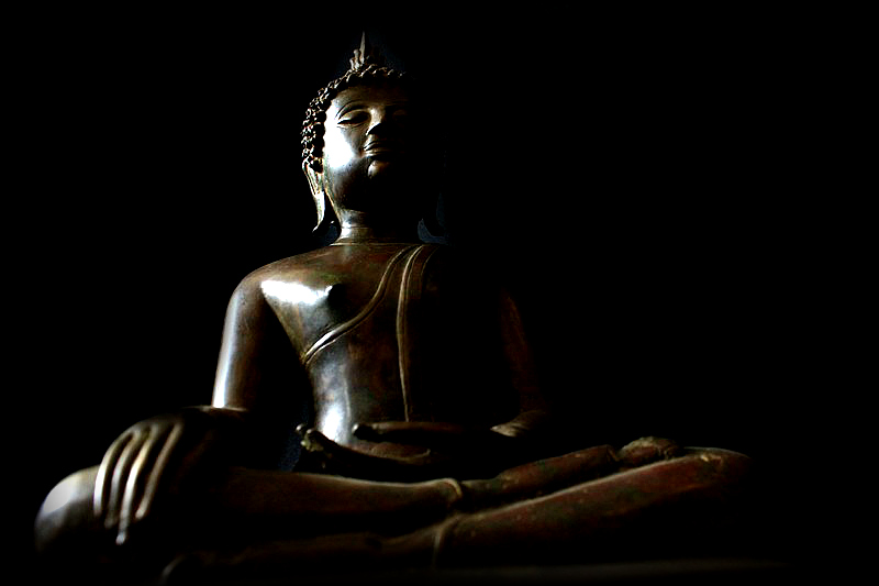 Extremely Rare 18C Bronze Chiangsang Buddha # B02-5